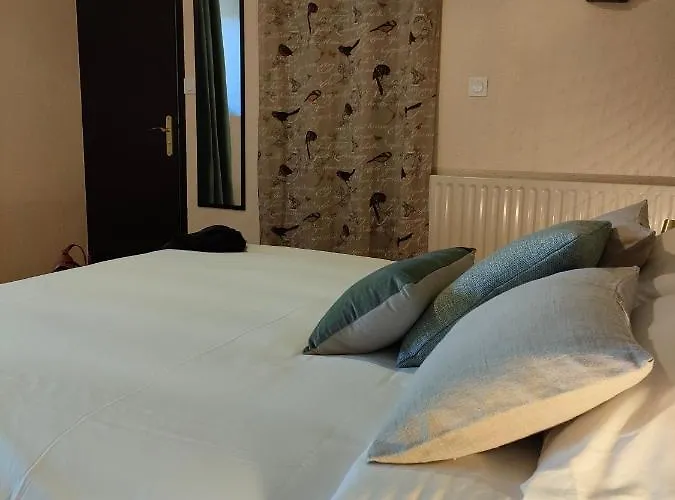 Couette-café Terre Et Eau La D'hôtes Du Jardinier Sèvremont 3*